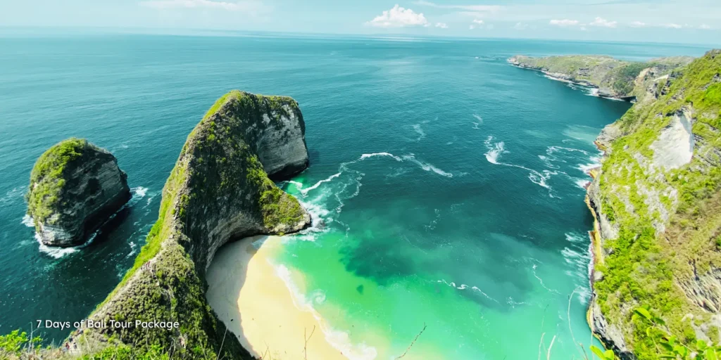 Spectacular view of tropical beaches and ocean cliffs for the Bali tour package from Chennai.